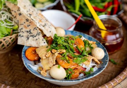 Mì Quảng – Đặc Sản Độc Đáo Của Đà Nẵng Và Quảng Nam: Hương Vị Lưu Luyến Người Thưởng Thức