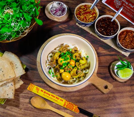 Mì Quảng Lòng Gà Trứng Non