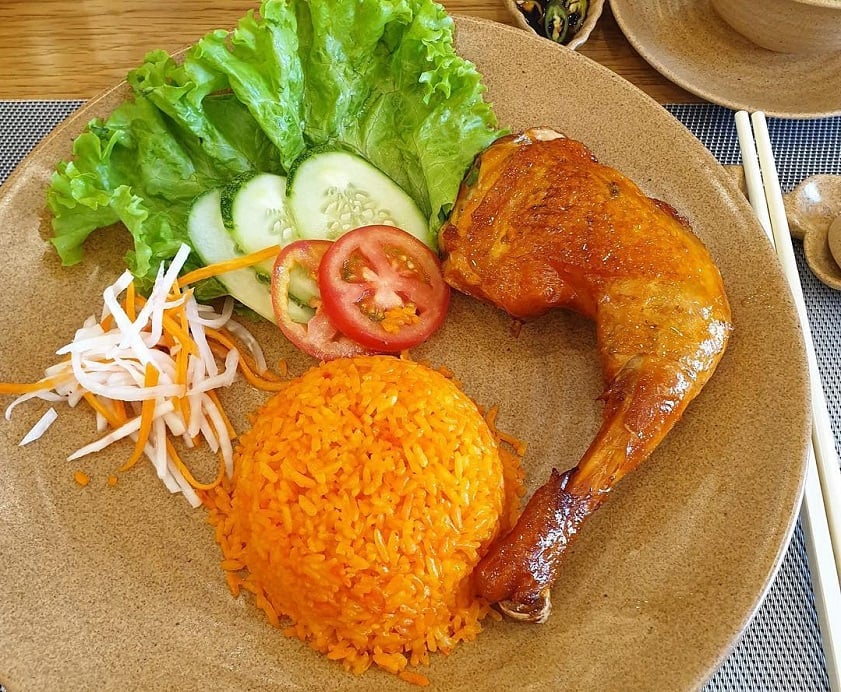 Cơm gà Đà Nẵng - Mì Quảng Phố Hội An - Rau Sạch - Mì quảng bình dương